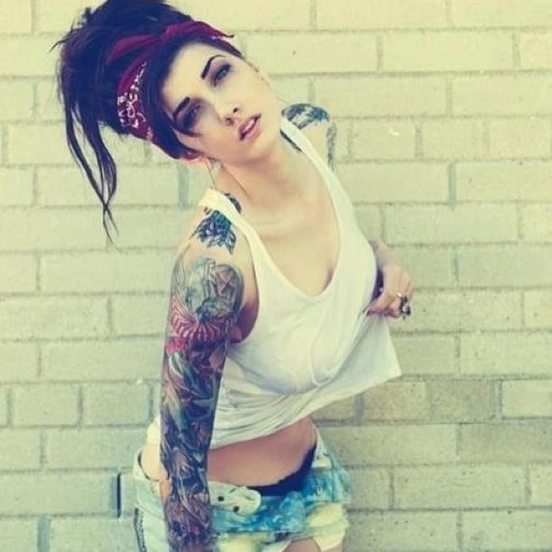 Lectura de cama, un estudio de damas entintadas
 #97050819