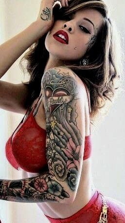 Lectura de cama, un estudio de damas entintadas
 #97050837