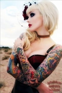 Lectura de cama, un estudio de damas entintadas
 #97050847