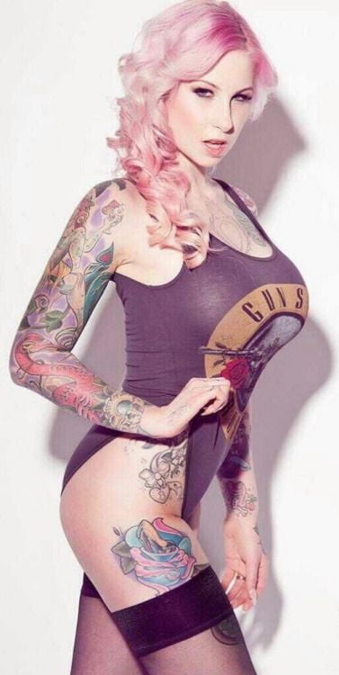 Lectura de cama, un estudio de damas entintadas
 #97050849