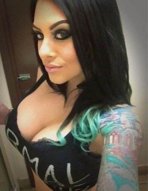 Lectura de cama, un estudio de damas entintadas
 #97050857