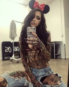 Lectura de cama, un estudio de damas entintadas
 #97050890