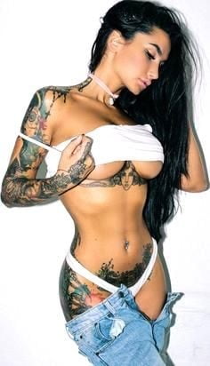 Lectura de cama, un estudio de damas entintadas
 #97050892