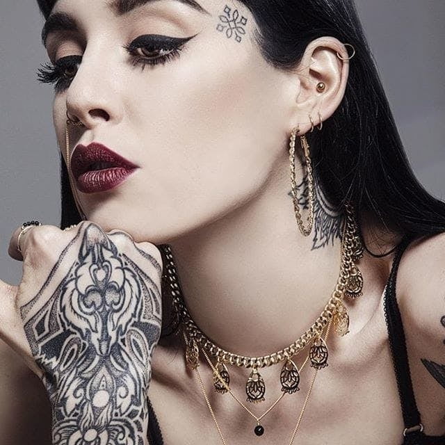 Lectura de cama, un estudio de damas entintadas
 #97050916