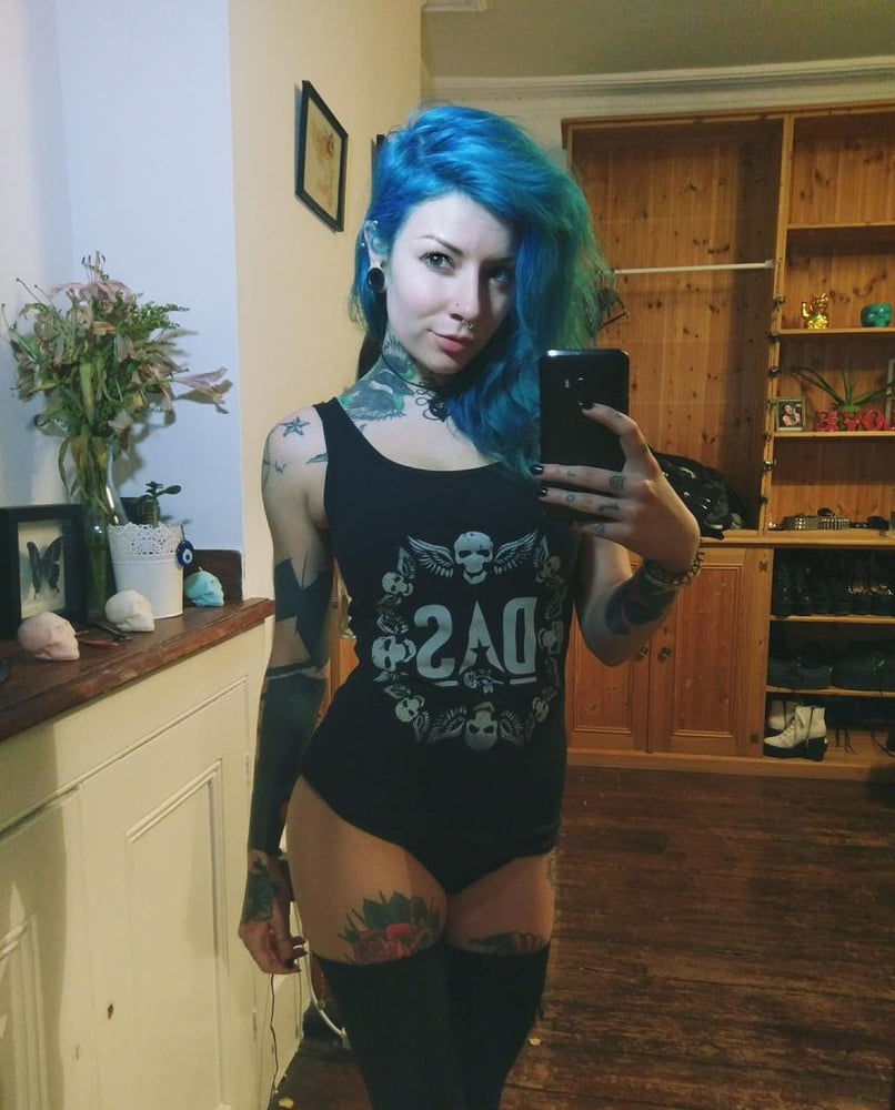 Lectura de cama, un estudio de damas entintadas
 #97050926