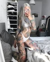 Lectura de cama, un estudio de damas entintadas
 #97050927