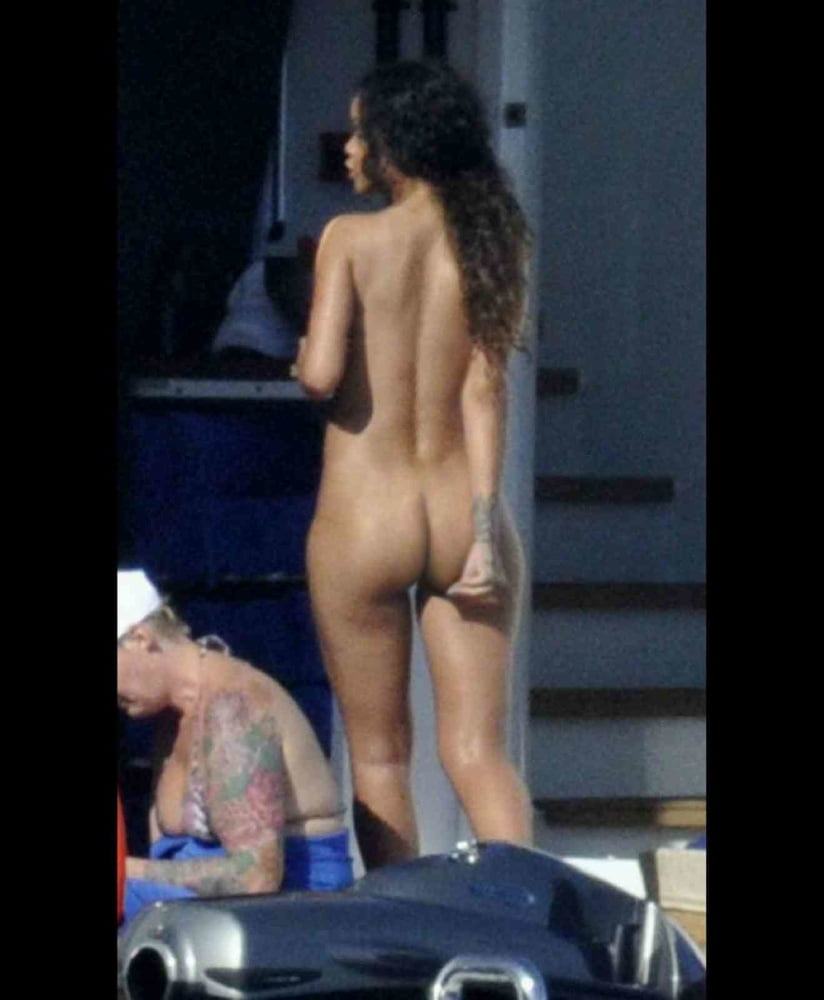 Rihanna - nackt leckt!!!
 #91899334