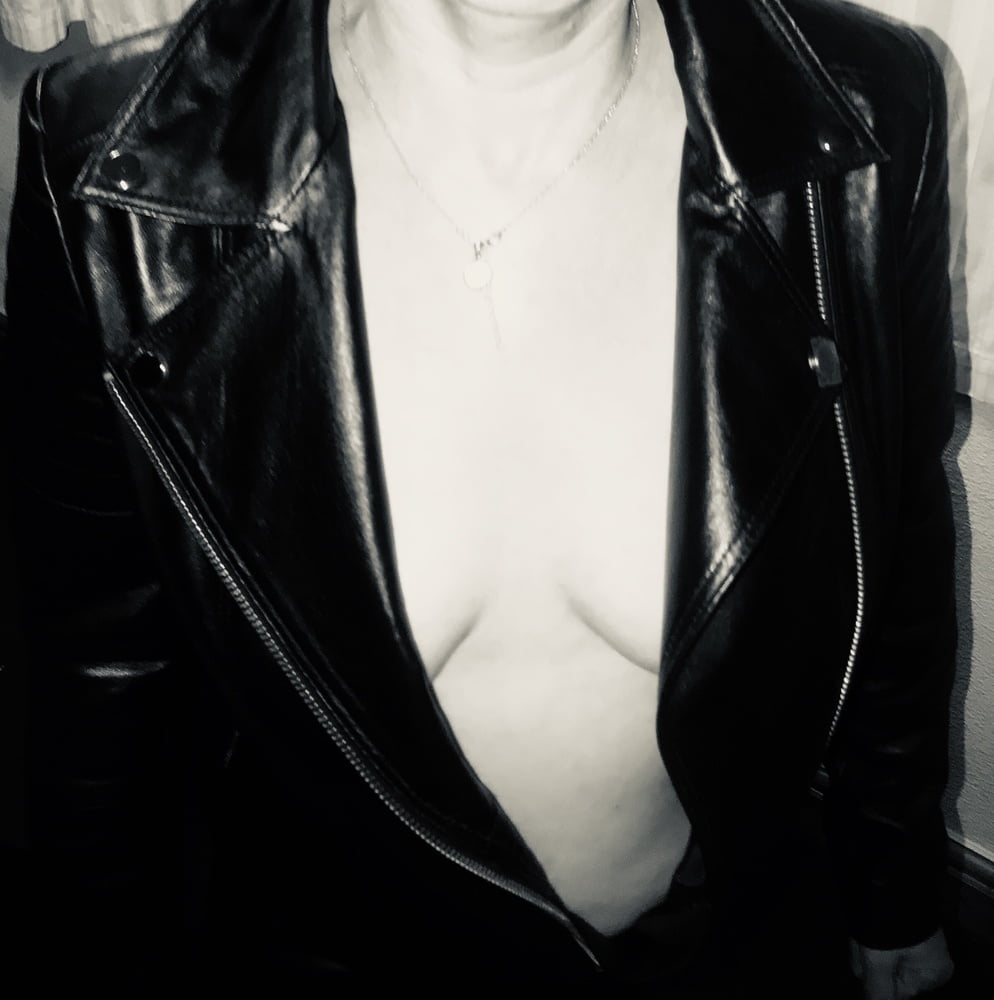 Set in bianco e nero se sporco sexy rock chick britannico
 #81057154