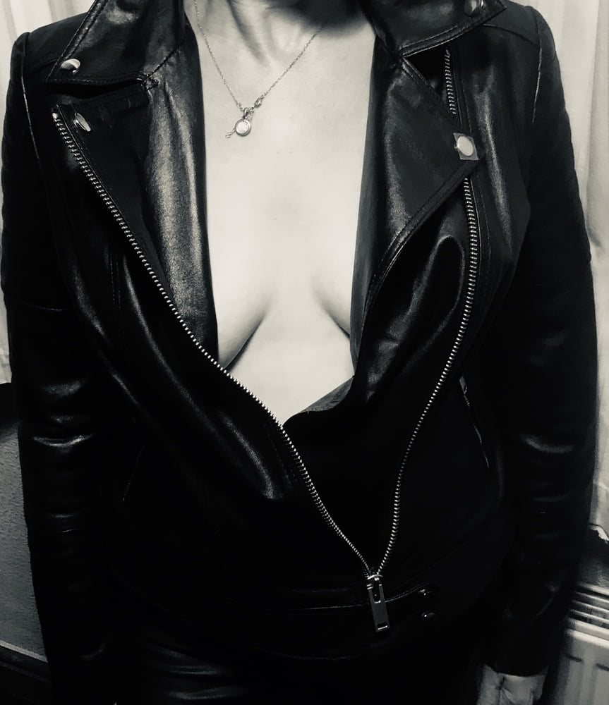 Set in bianco e nero se sporco sexy rock chick britannico
 #81057160