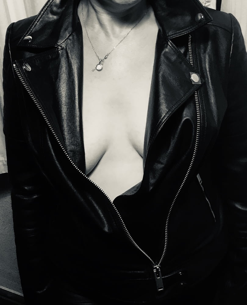 Set in bianco e nero se sporco sexy rock chick britannico
 #81057162