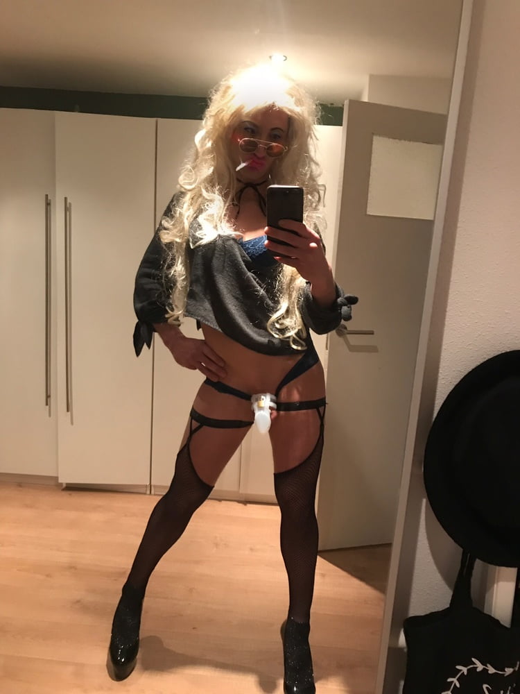 Sissy bimbo pute en chasteté
 #106783683