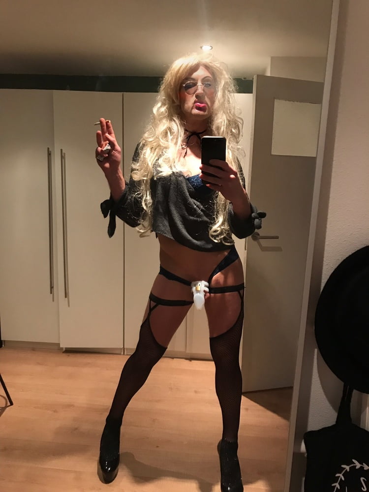 Sissy bimbo pute en chasteté
 #106783684