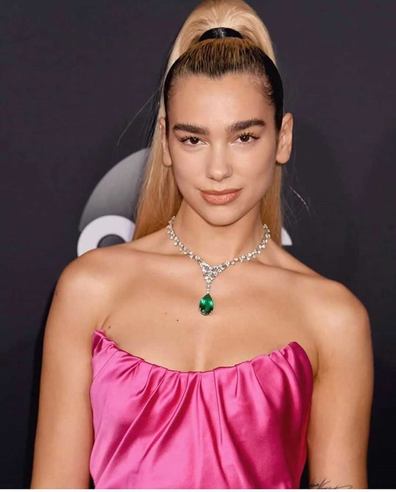 Dua lipa
 #82642395