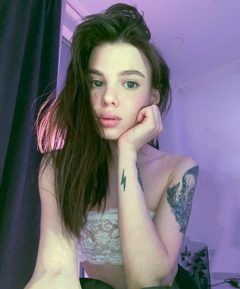 Anibutler desnuda #108080253