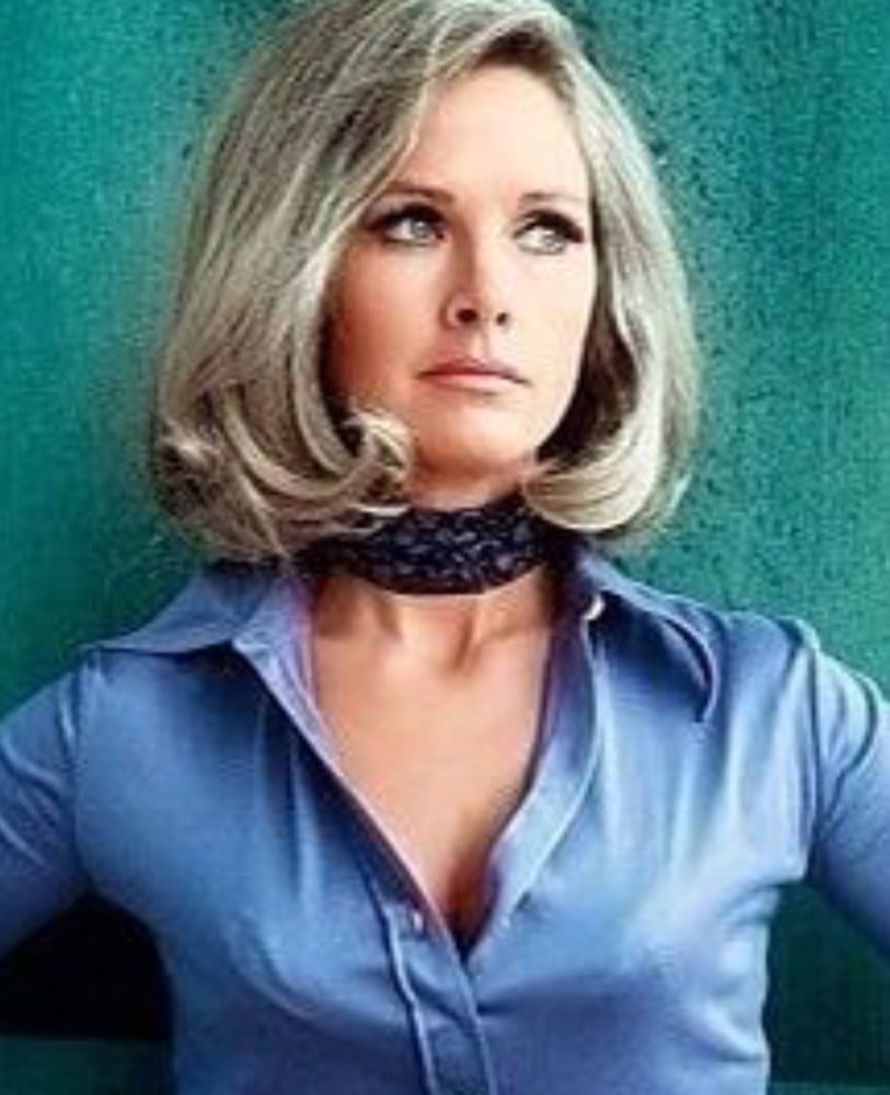 Wanda Ventham, così splendida nel suo fiore all'occhiello
 #99195350