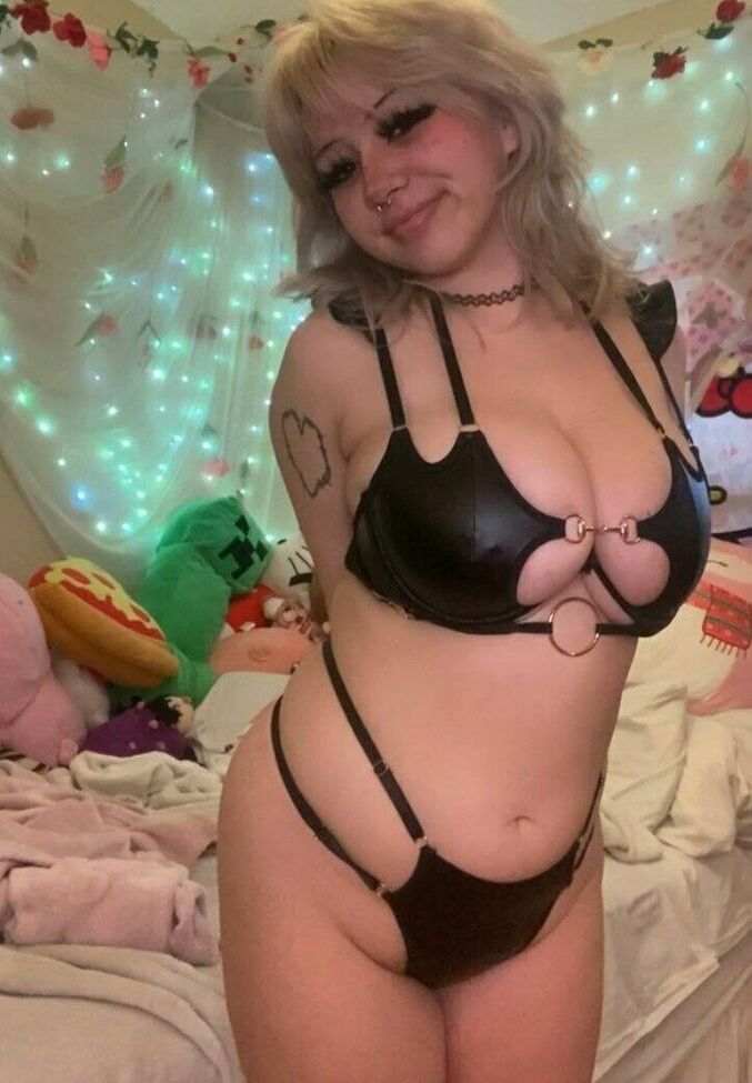 V0l4til3 desnuda #108091095