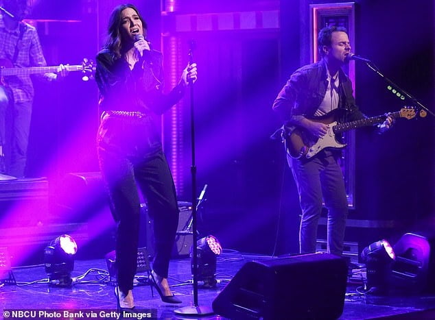 Mandy moore - tonight show with jimmy fallon (12 march 2020)
 #91747720