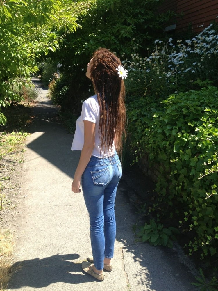 Excentric girl #103600636
