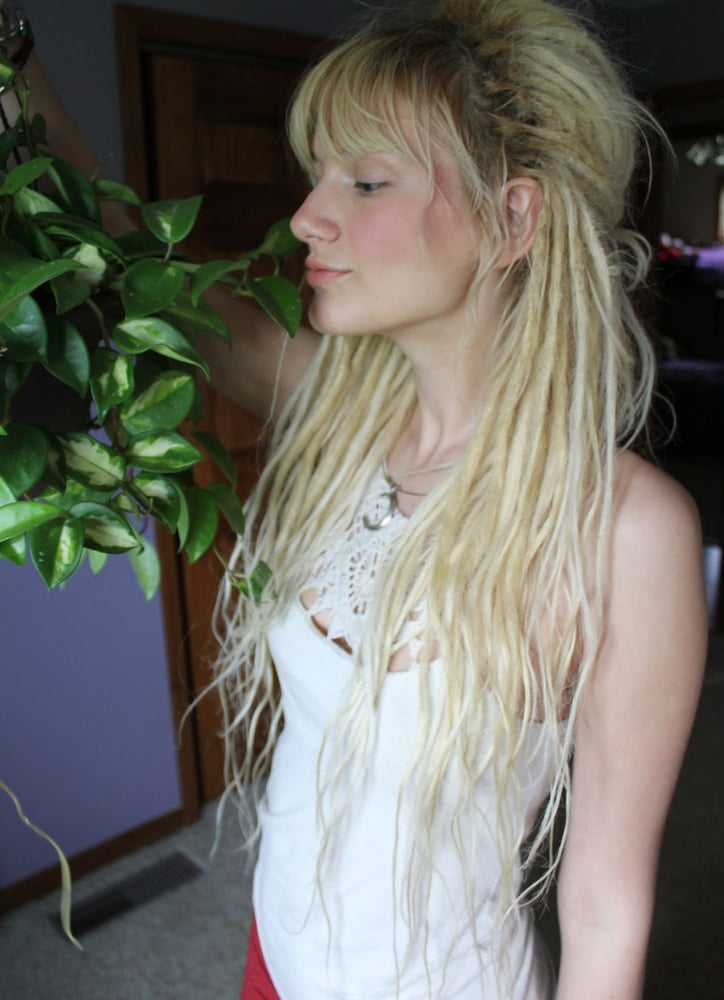 Excentric girl #103600886