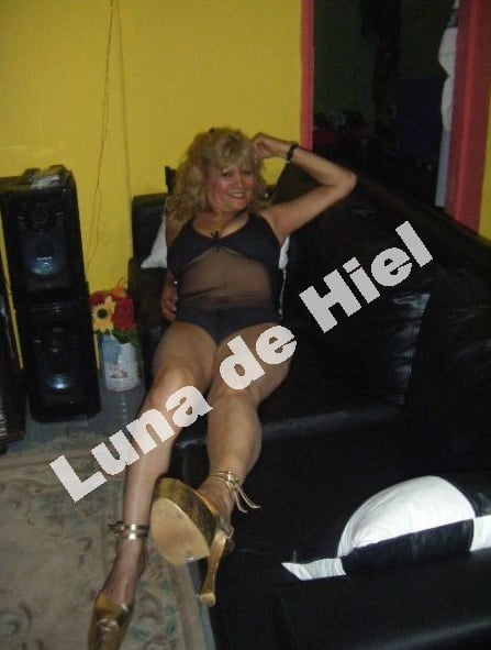 Perrita peruana y madura.
 #94043615