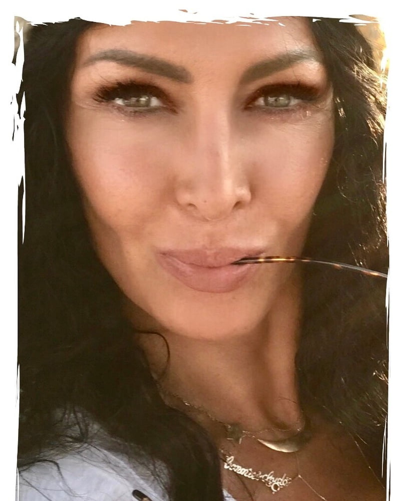 Mihaela radulescu
 #92587261