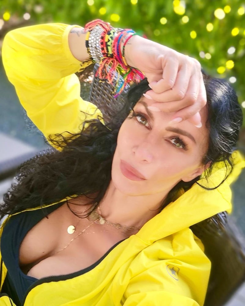 Mihaela radulescu
 #92587306