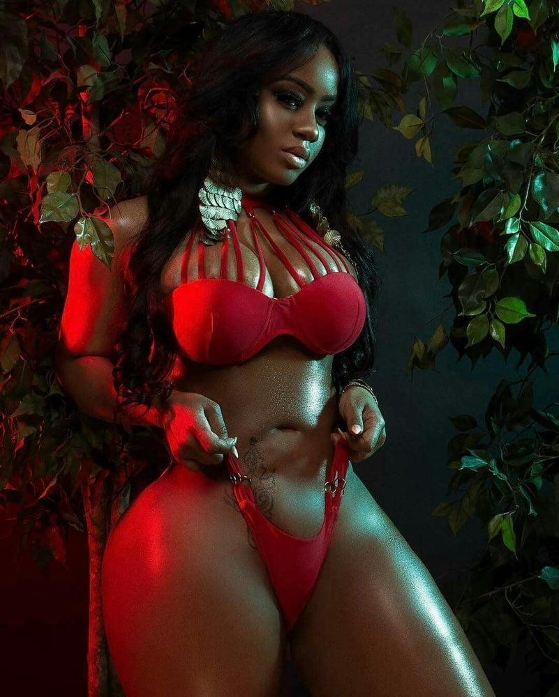 Femmes noires épaisses et sexy
 #80214756