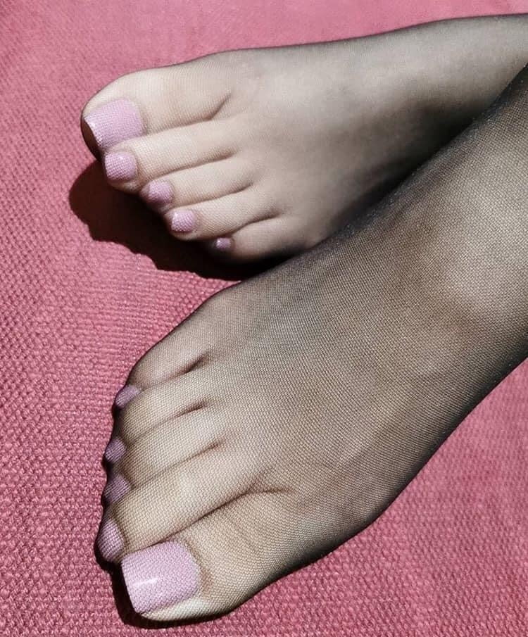 Feet #93832676