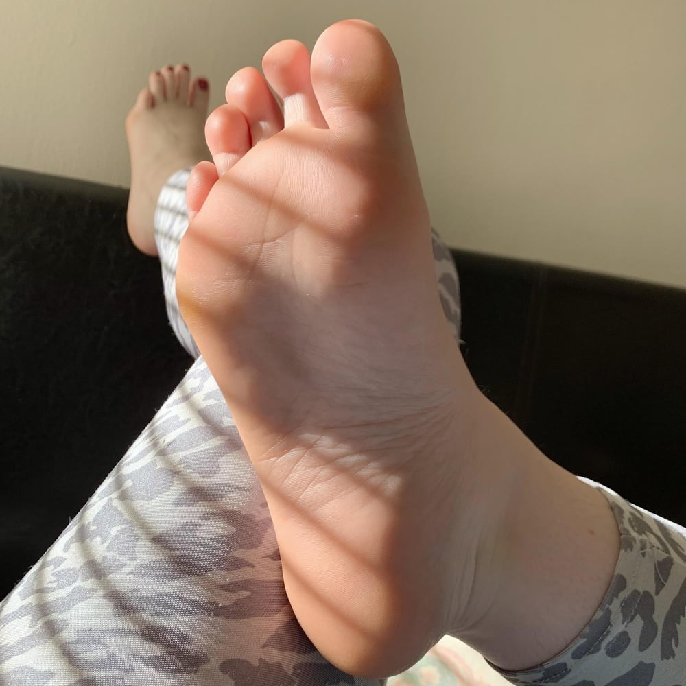 Feet #93832862