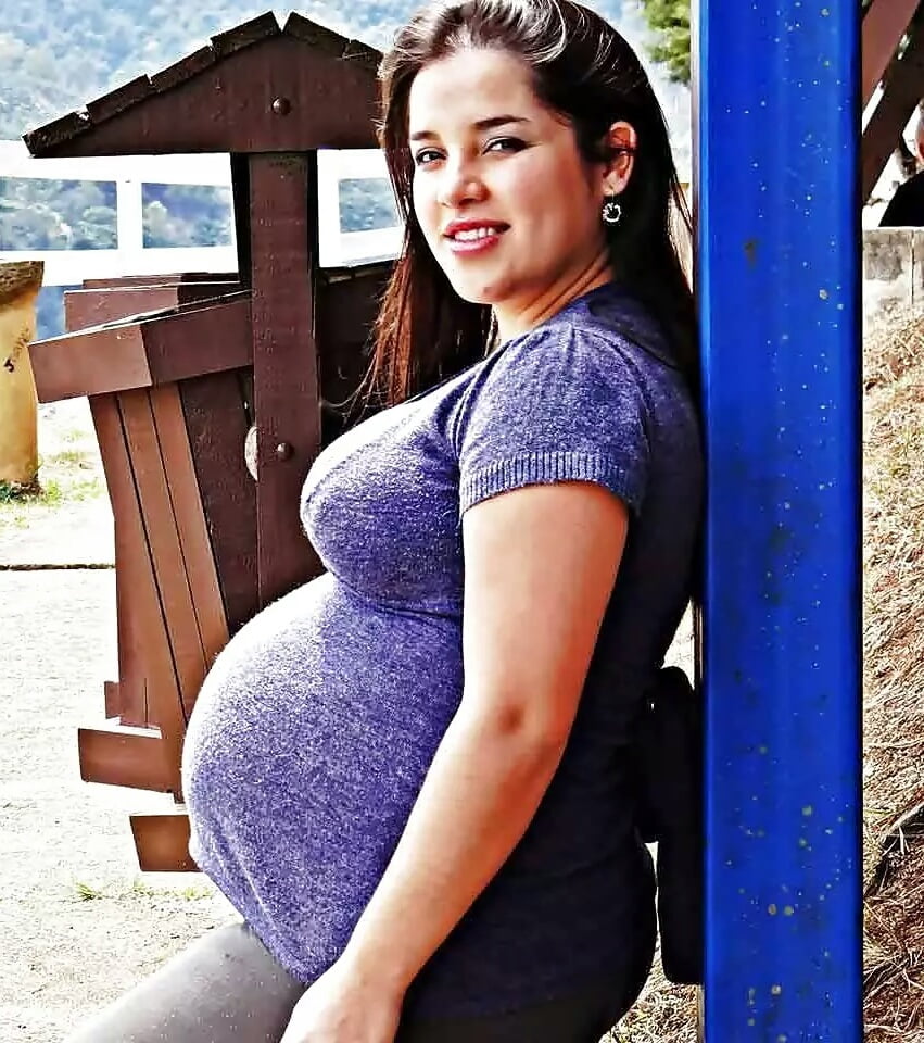 Pregnant women #104221864