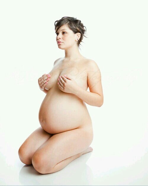 Pregnant women #104222304