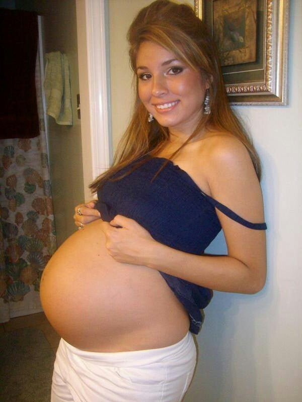 Pregnant women #104222760