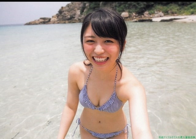 ビーチでの日本のビキニの女の子
 #94502728
