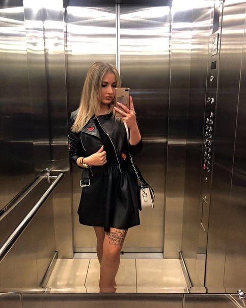 Sluts fare selfie in ascensore
 #80640176