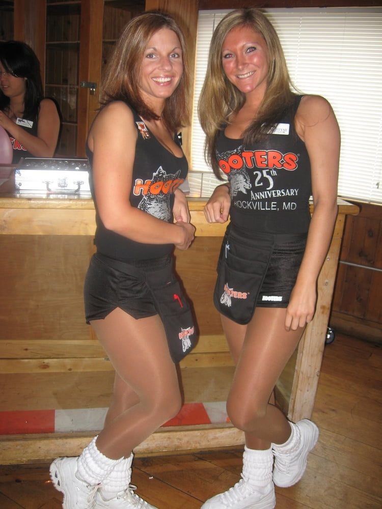 Die Mädchen von hooters tragen Strumpfhosen
 #89061990