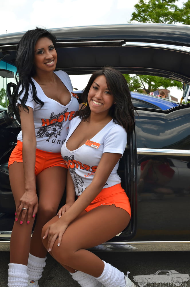 The Girls From Hooters Wear Pantyhose #89062015