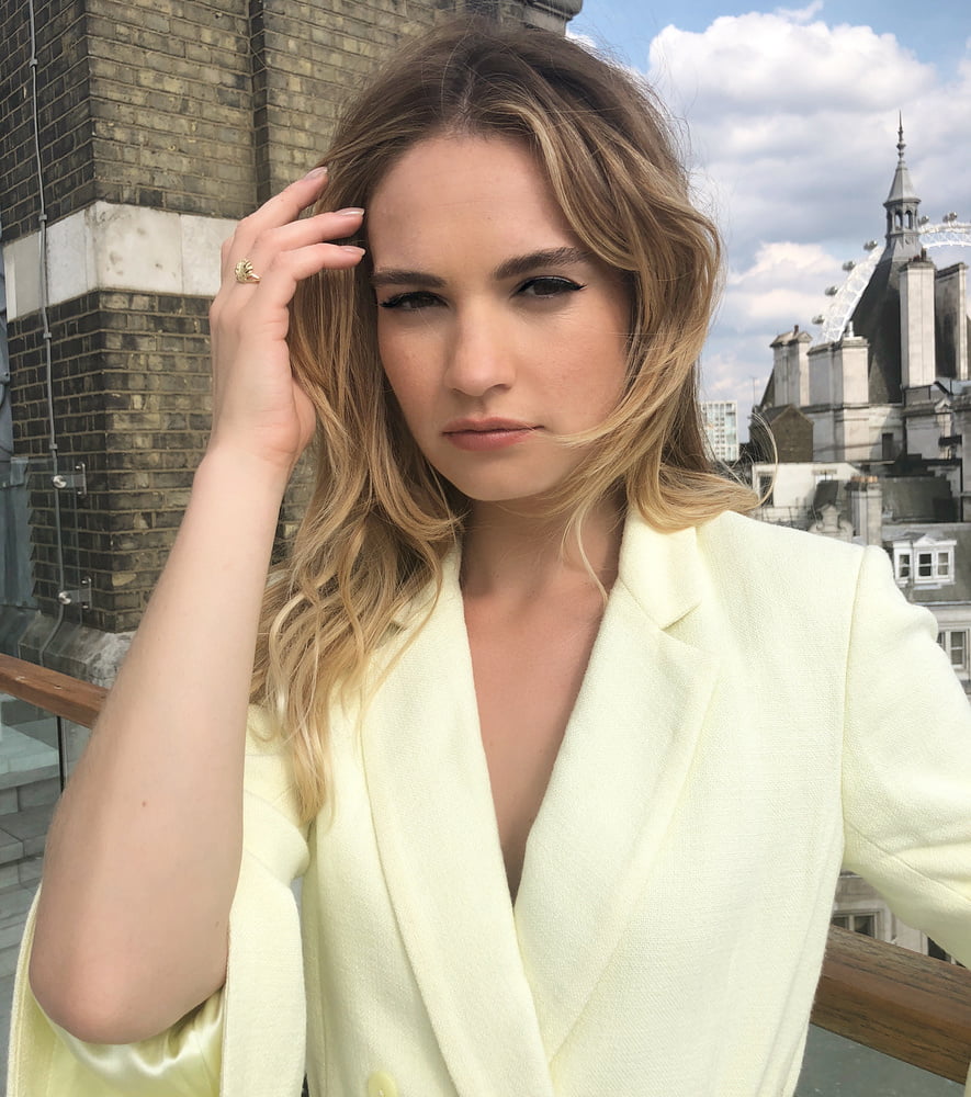 Superbe Lily James
 #96175230