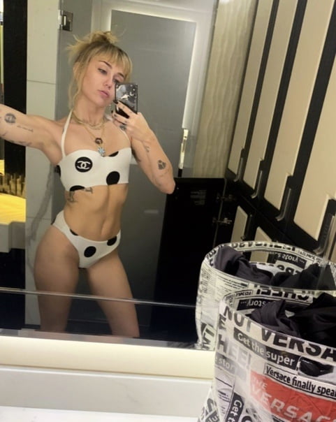 Miley cyrus
 #105500543