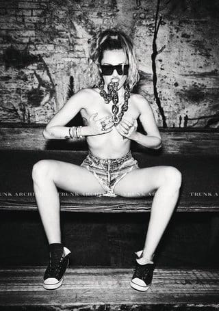 Miley cyrus
 #105500843