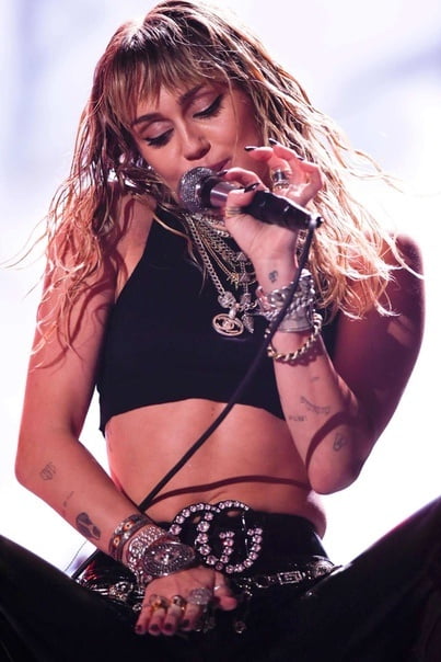 Miley cyrus
 #105501122