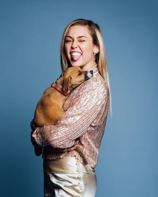 Miley cyrus
 #105501393
