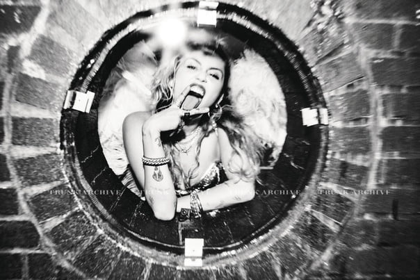 Miley cyrus
 #105501550