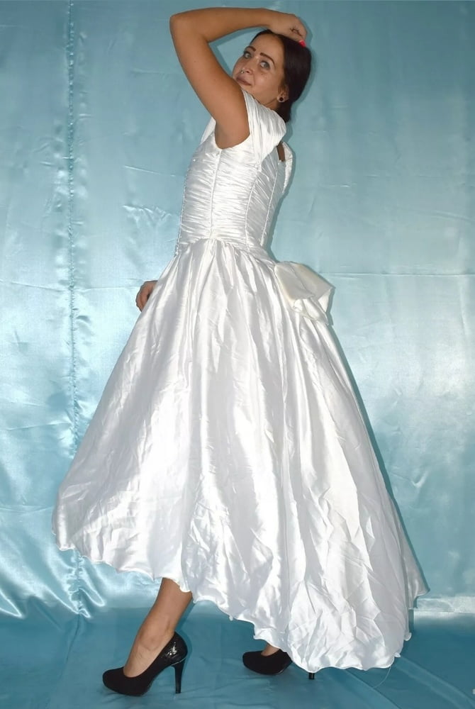 Sedosos vestidos de novia y vestidos 2
 #103904012