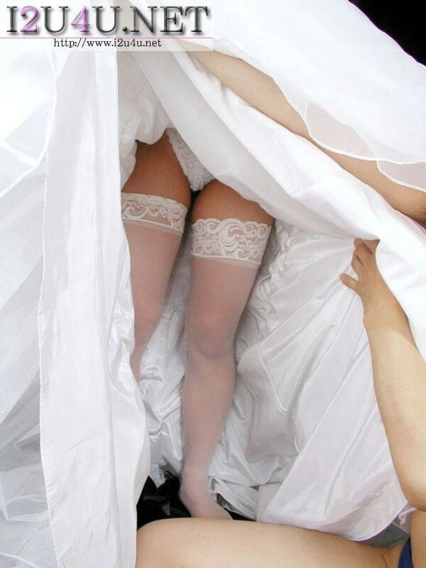 絹のような結婚式の花嫁のガウンとドレス 2
 #103904212