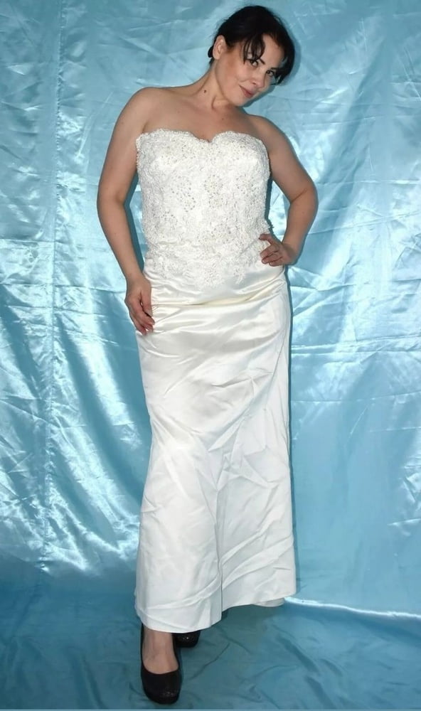 絹のような結婚式の花嫁のガウンとドレス 2
 #103904304