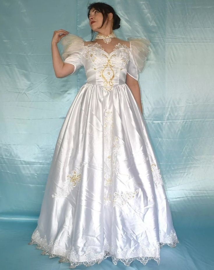 Sedosos vestidos de novia y vestidos 2
 #103904571