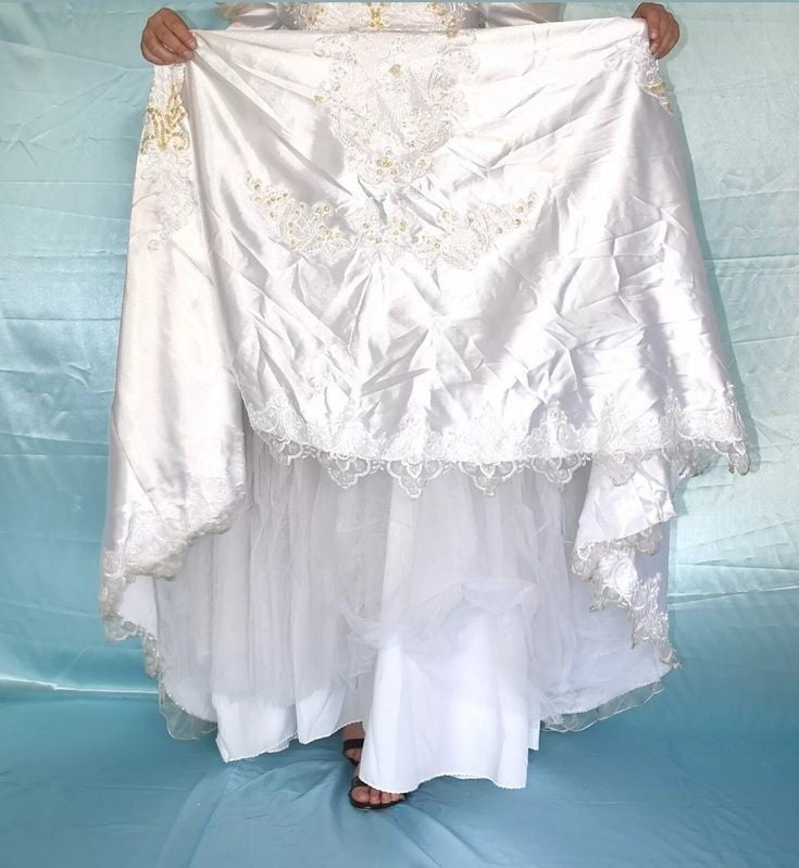 Sedosos vestidos de novia y vestidos 2
 #103904586