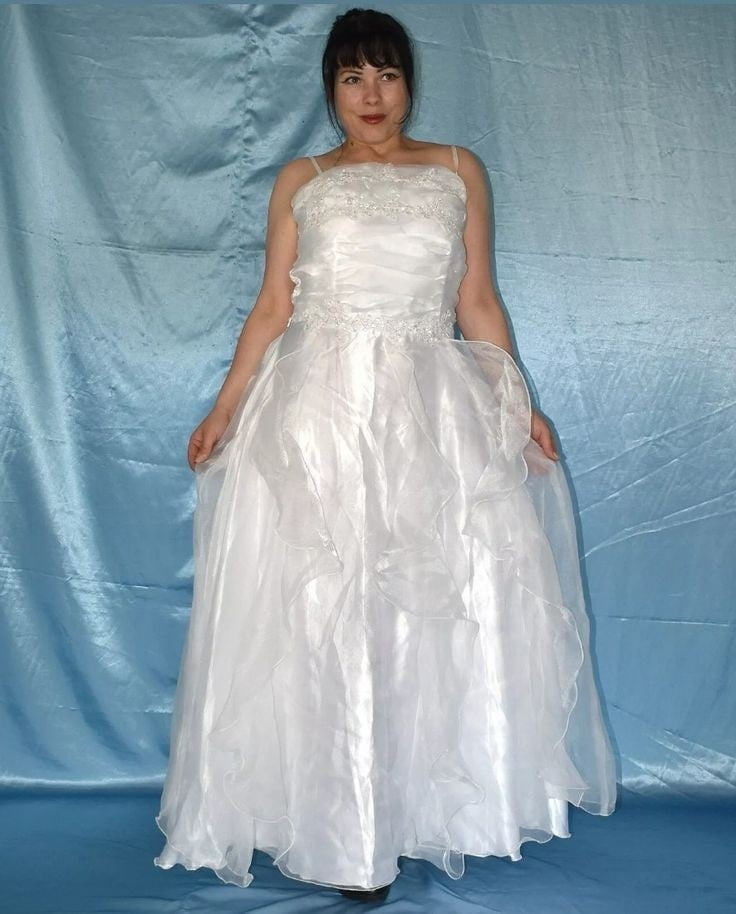 Sedosos vestidos de novia y vestidos 2
 #103904666