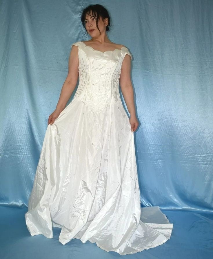 Sedosos vestidos de novia y vestidos 2
 #103905012