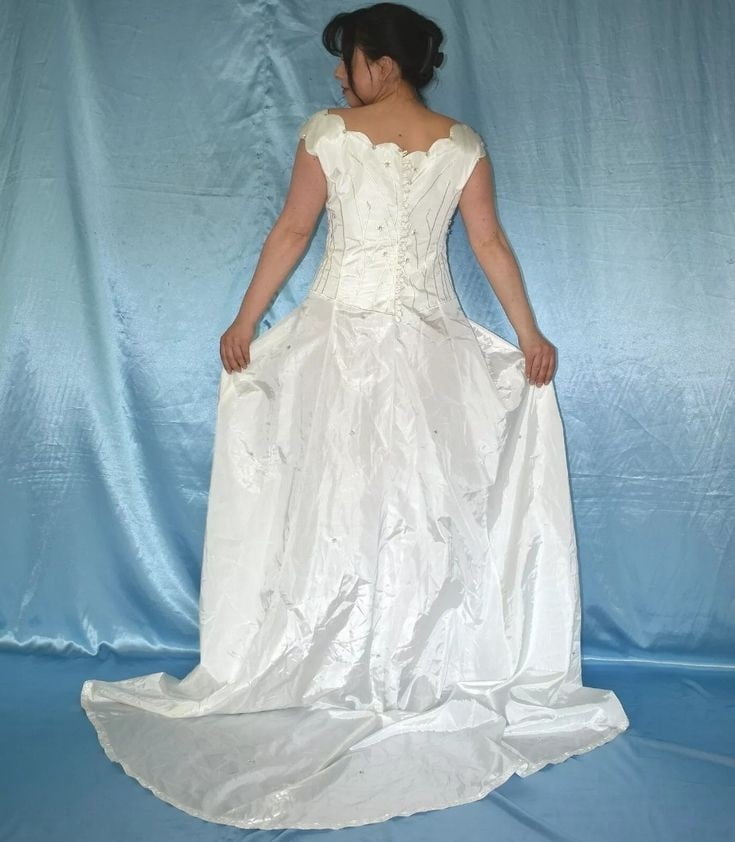 Sedosos vestidos de novia y vestidos 2
 #103905021